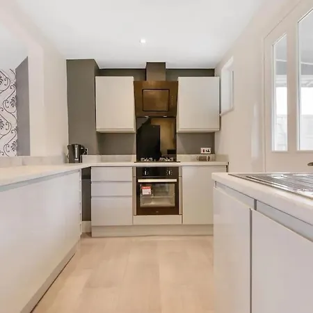 Cosy 2 Bed Near Hereford With Free Parking!! * Bristol
