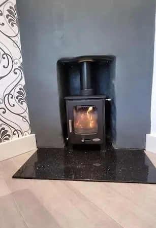 Cosy 2 Bed Near Hereford With Free Parking!! بيت للعطل *