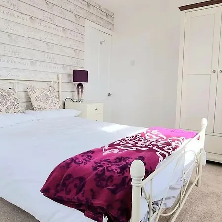 Cosy 2 Bed Near Hereford With Free Parking!!