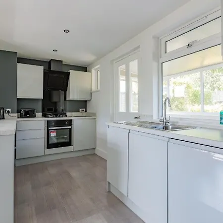 Cosy 2 Bed Near Hereford With Free Parking!! *