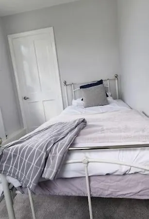 Cosy 2 Bed Near Hereford With Free Parking!! بيت للعطل بريستول